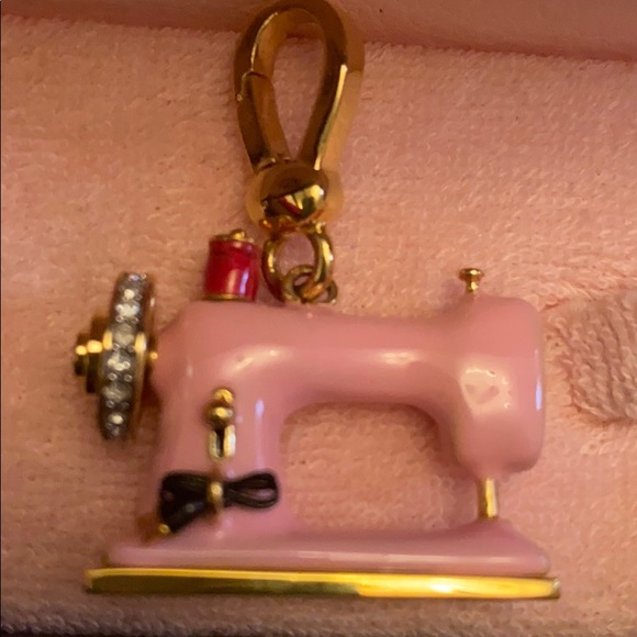 Juicy Couture PINK SEWING MACHINE CHARM SINGER RETRO VINTAGE Y2K NEW - Picture 10 of 11